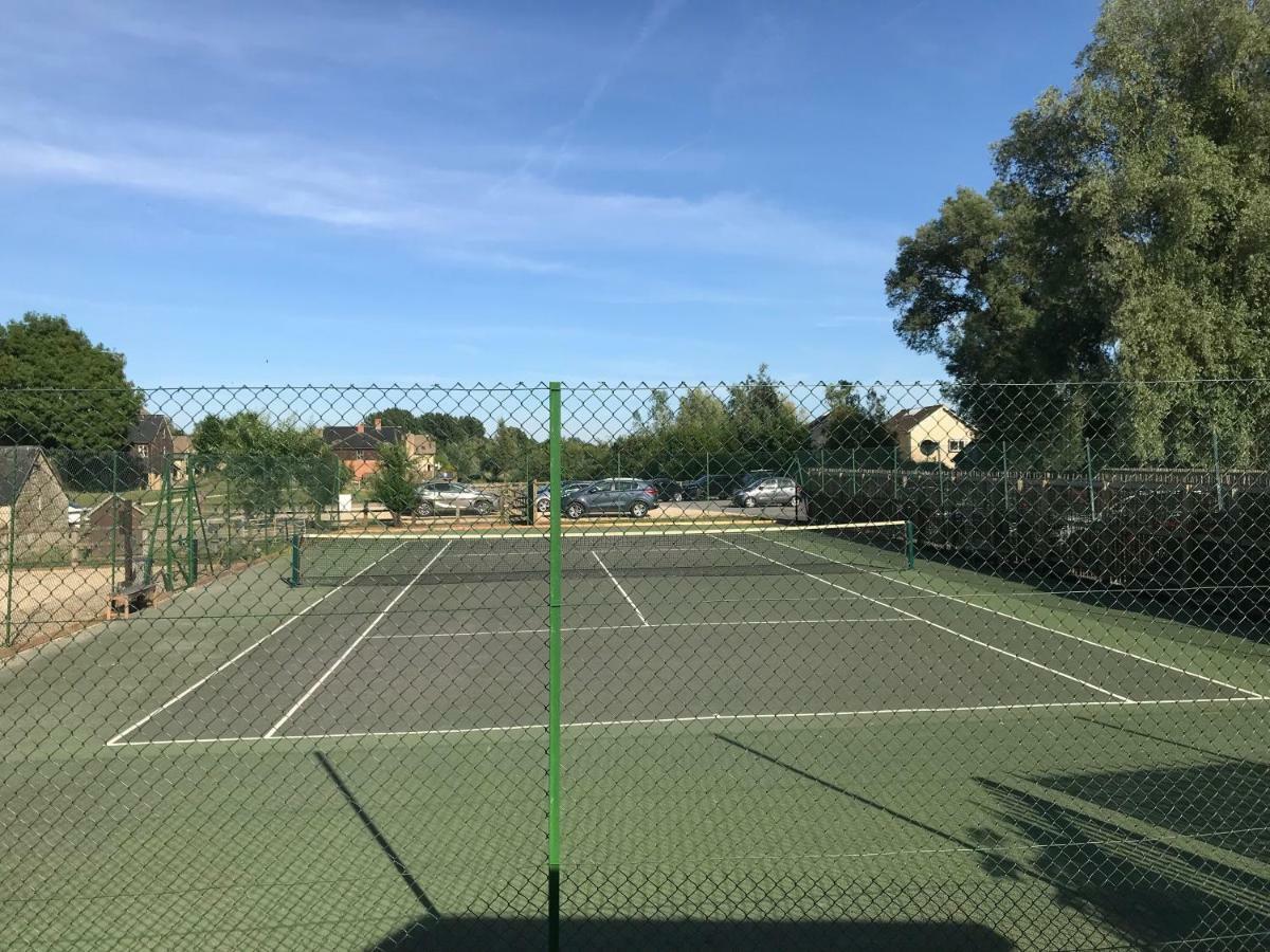 Carp'S Rise Cottage Somerford Keynes Екстер'єр фото